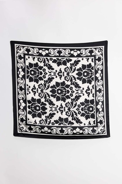 Women's leaf patterned scarf
