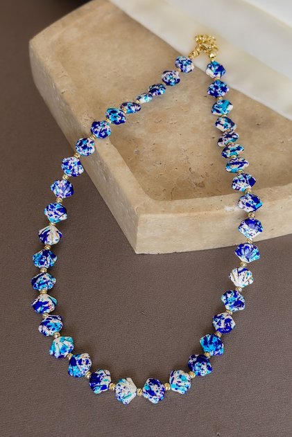 Batik Oyster Necklace