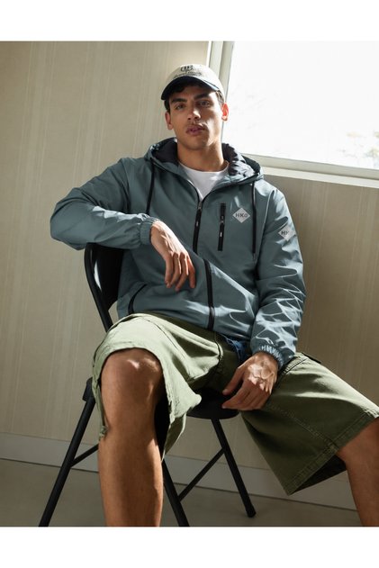 Men's Water-Resistant Mint Raincoat & Windbreaker with Zipper Pockets