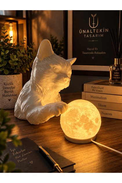 Ay Işığına Uzanan Kedi Gece Lambası – Dekoratif Kedi Tasarımı