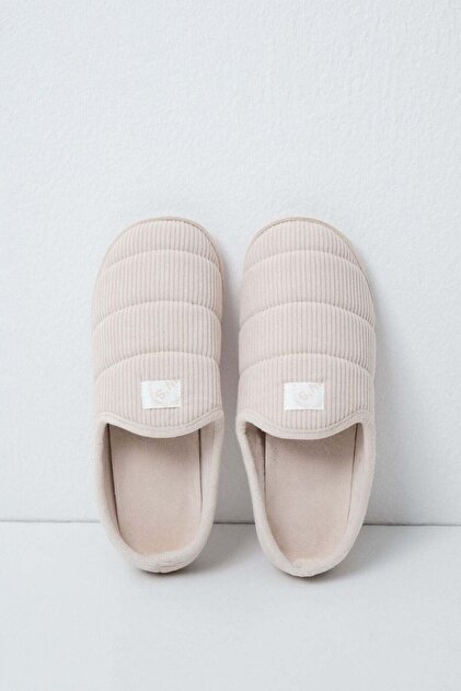 Beige padded sole slippers