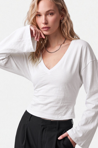 Beyaz V Yaka Yarasa Kollu %97 Pamuk T-Shirt