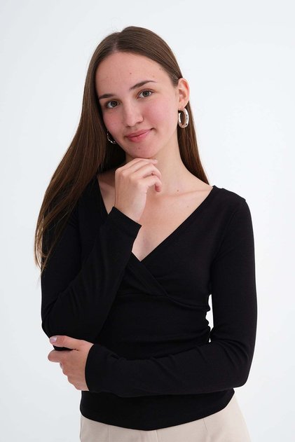 بلوزة بأكمام طويلة وياقة على شكل حرف V B1964