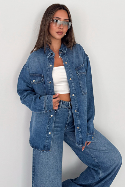 Kadın Açık Mavi Oversize Cepli Düğmeli %100 Tencel Kot Gömlek (2 Beden Küçük Alın) SOFİA-6002