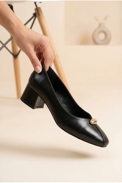 Women's Blunt Toe Metal Accessory Low Thick Heeled Shoes Comfortable Sole Classic Office and Daily Ballet Flats