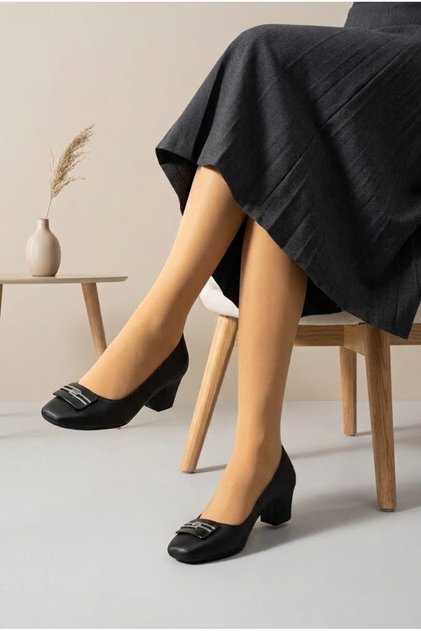 Pantofi cu toc clasici pentru femei, negri