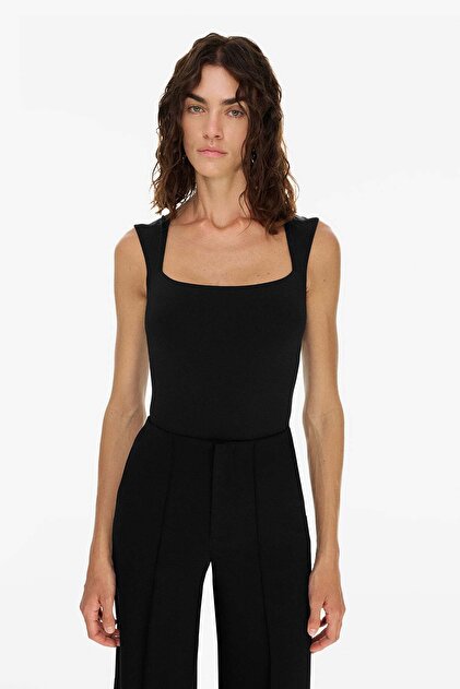 Kare yaka kalın askılı bodysuit