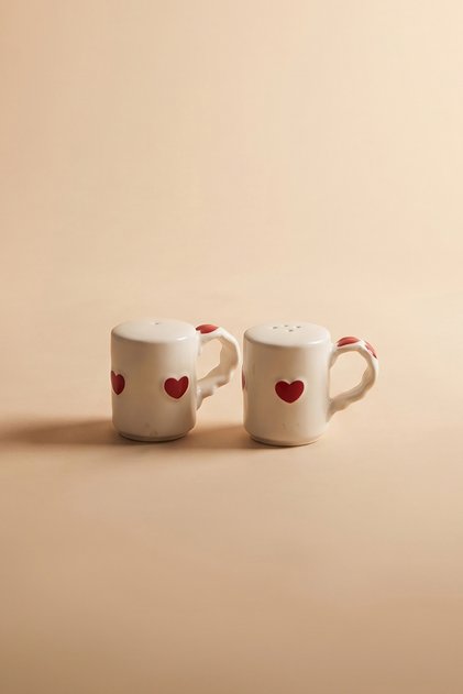 وعاء ملح وفلفل بتصميم قلب حبّي
