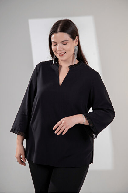 Plus Size Women's V-Neck Ruffle Blouse
