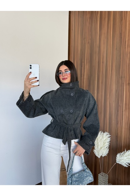 Damen-Trenchcoat mit Gürtel, Taschen und Stehkragen