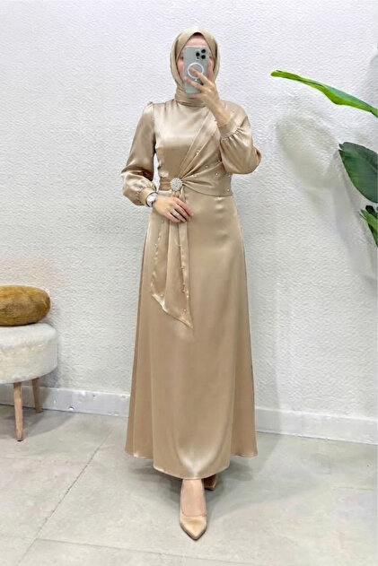 Hüma Taşlı Broşlu Beg Saten Kumaş Tesettür Abiye- Krem