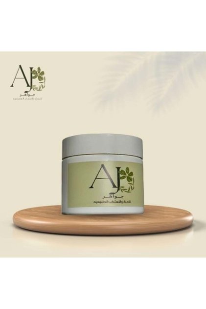 Henna mask with herbs for hair moisturizing