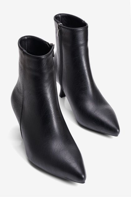 MBHRND801-S Kadın İnce Topuklu Sivri Burun Siyah Kısa Bot & Bootie