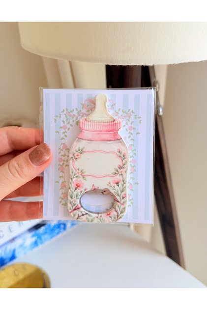 Pembe Çiçekli Biberon Tasarımlı Kişiye Özel Açacaklı Magnet 20’li Kız Bebek Doğum Mevlüt Hediyeliği
