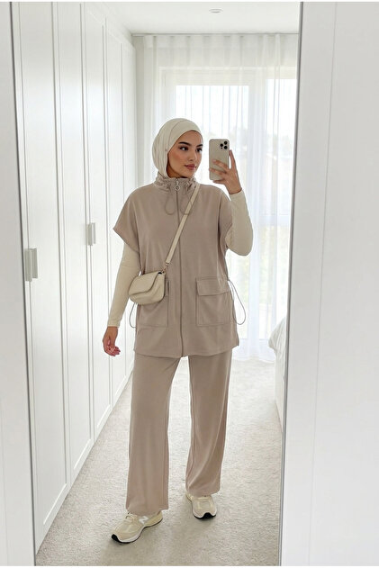 Women's Zipper Pocket Sports Vest and Pants Two-Piece Set