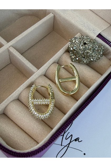 Gold Asimetrik Taşlı Oval Küpe
