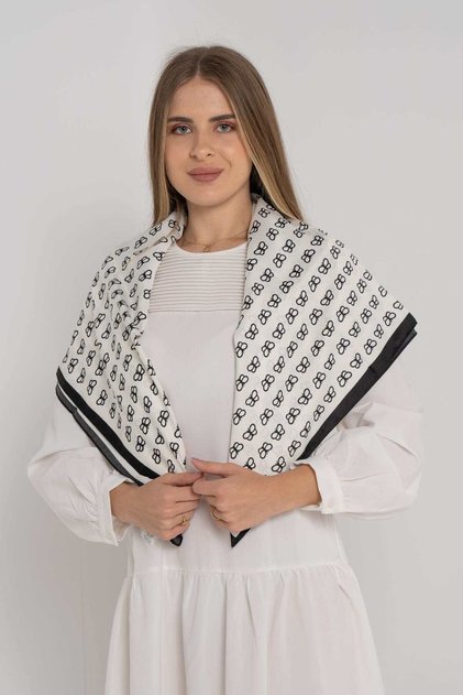 وشاح مربع صغير