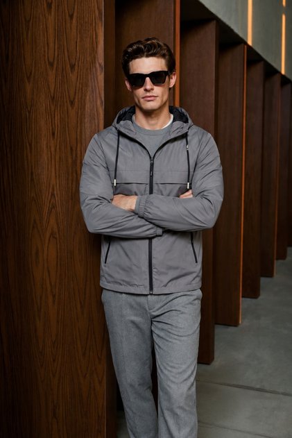 Men's Casual Dark Gray Hooded Raincoat & Windbreaker with Zipper Pockets