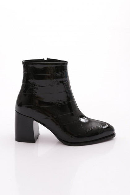945 Women's Heeled Boots