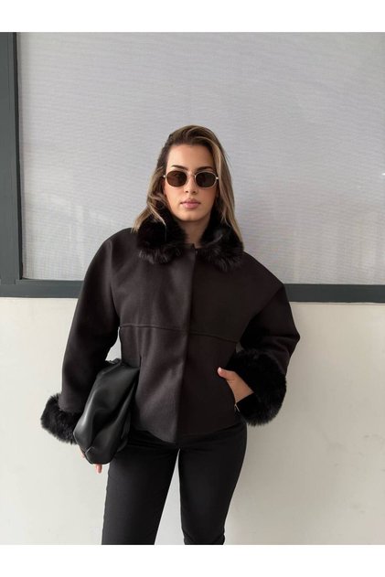 Women's Short Coat with Fur Collar and Plush Sleeves