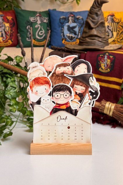 2027 Harry Potter Temalı Ahşap Standlı Masa Takvimi Masa Takvimi