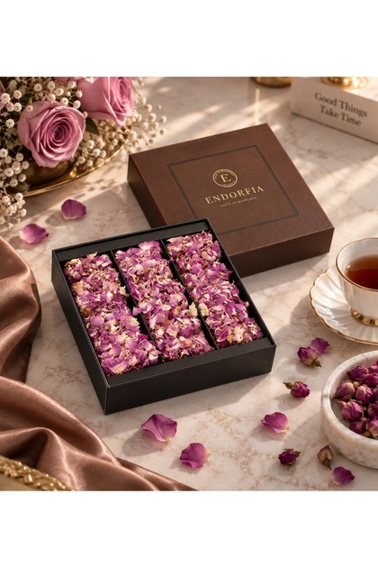 Single Modern Box of Pistachios & Rose Petals Special Design Turkish Delight with Roses Net 240Gr