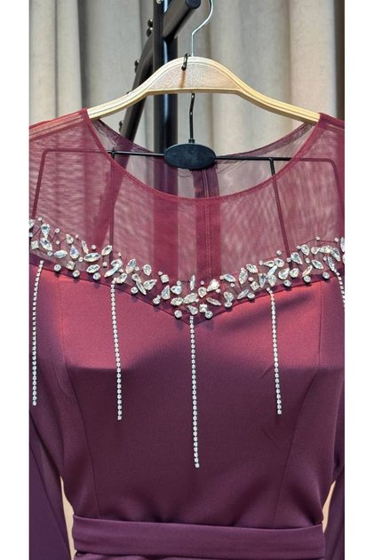 Elegant Evening Dress with Tulle and Crystal Details