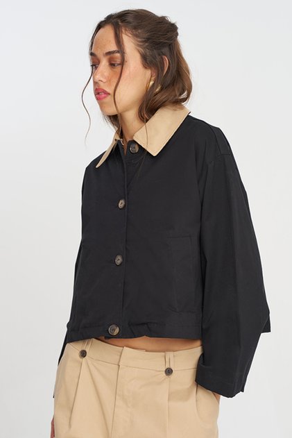 Women's Contrast Collar Buttoned Relaxed Fit Jacket