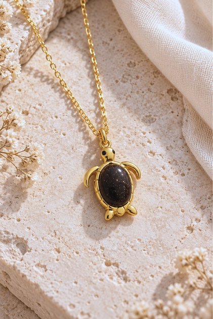 925 Ayar Gümüş Gold Kaplamalı Siyah Taşlı Kaplumbağa Kolye