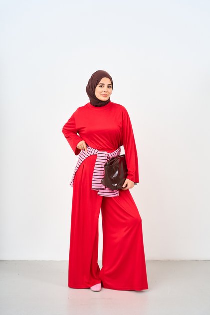 Women's Crew Neck Asymmetrical Cut Set Red