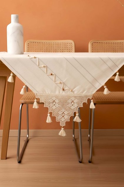 Beaded Detailed Laced Square Runner 90X90 cm