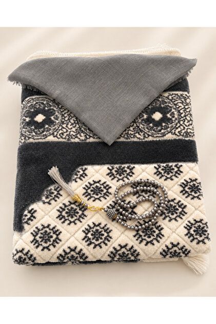 Velvet Prayer Rug Set, Prayer Scarf, Pearl Prayer Beads, and Lockable Kaaba Patterned Gift Bag