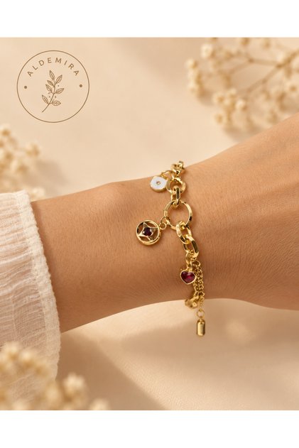 Altın Kaplama Kalp Figürlü Charm Detaylı Bileklik