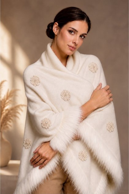 Ecru Knitwear Pearl Embellished Fur Detailed Triangle Bridal Shawl