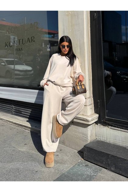 Comfortable Fabric Sweat Tracksuit Top and Bottom Set
