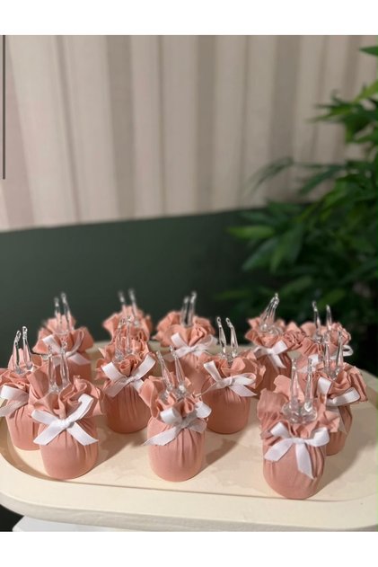 Fragrance Distributions with Elegant Packaging 8 Pieces