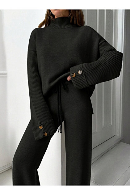 Women's Knitwear Set with Button Detail on the Sleeve and Slit on the Sweater