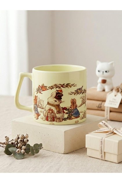 Baskılı Seramik Kupa Vintage Sarı Kupa Tavşan Ailesi Temalı Baskılı Çay ve Kahve Kupası