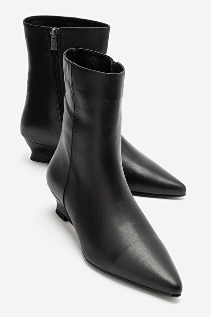 Kadın Hakiki Deri Küçük Topuklu Fermuarlı Sivri Burun Bot Siyah