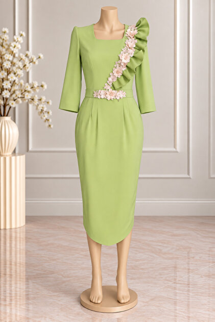 Rochie midi , cu fodrita și detalii din dantelă 3D