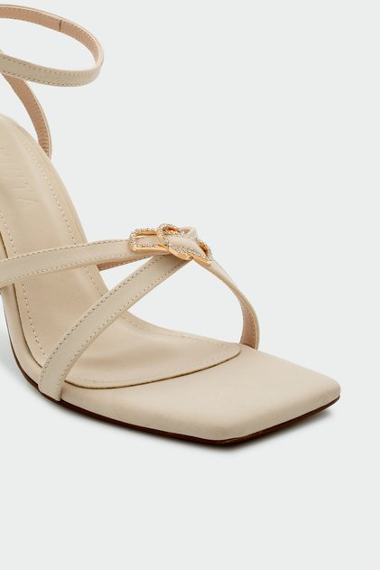 Norve Women's Leather Heeled Shoes with Stone Buckle