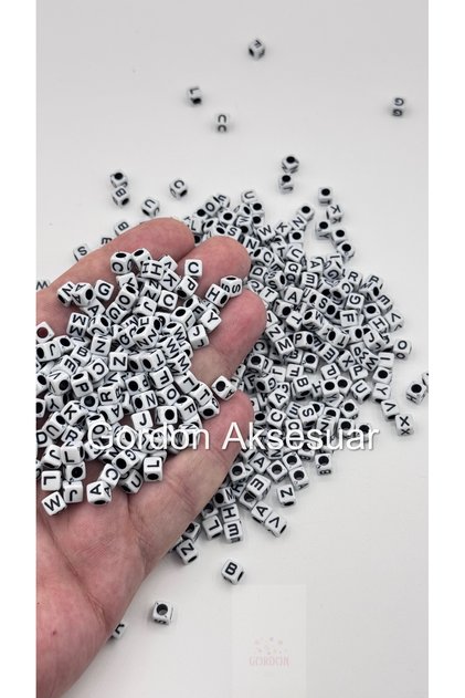 Letter Beads Cube 6*6 Black on White 100 Grams Approximately 800Pcs