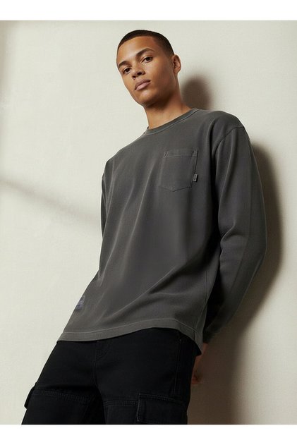 Men Regular Fit Crew Neck Long Sleeve Chest Pocket T-shirt