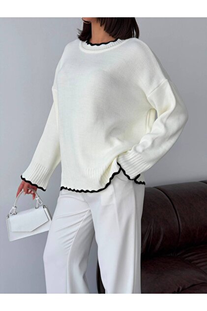 Women's Circular Neck Wave Pattern Knit Sweater