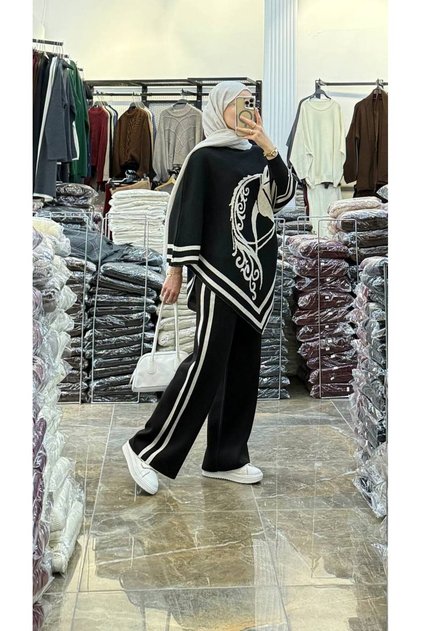 Kadın Tesettür At Desenli Alt Üst Triko Takım, Asimetrik Panço Kesim Geniş Paça Kombin