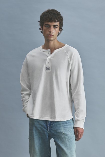 Henley yaka tişört