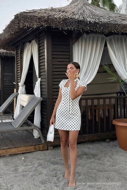 Rochie mini albă mulată pentru femei