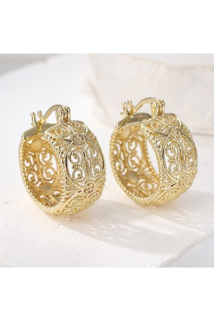 T714 Vintage Exquisite Hollow Hand Carved Golden Plated Round Hoop Earrings Women's Fashion Wedding