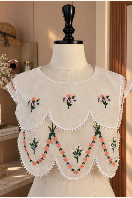 Crispy Floral Motif Collar