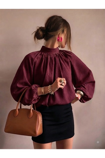 Women's Blouse with a Stylish and Gathered High Collar, Ideal for Elegant and Modern Combinations.